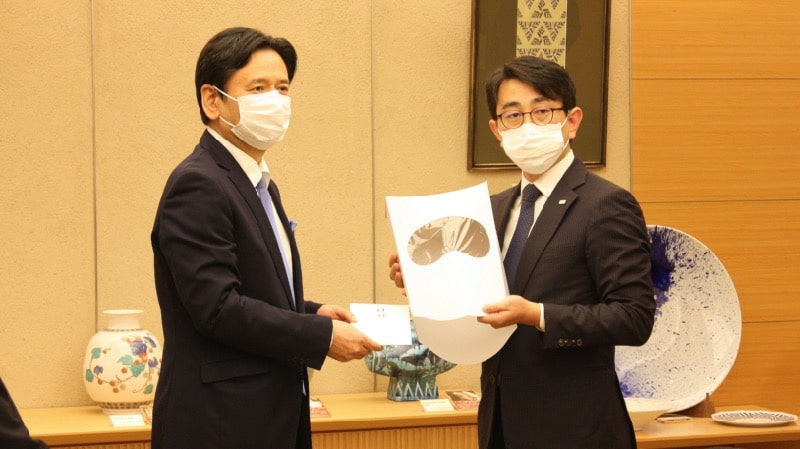 防護用マスク「ハコデガード」を佐賀県庁に寄贈いたしました。